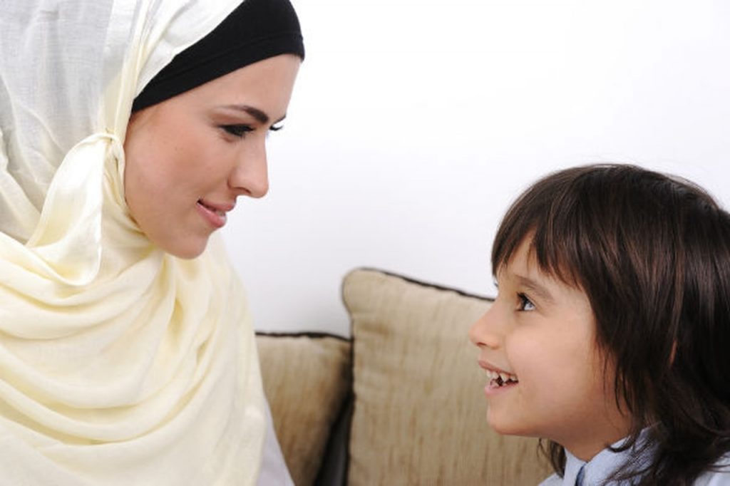 Ibu meluangkan masa mendengar cerita anak