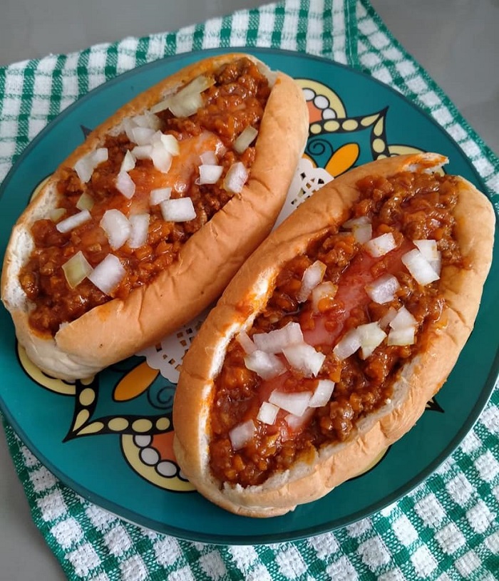 Coney sosej ala A&W dengan sos dan mustard