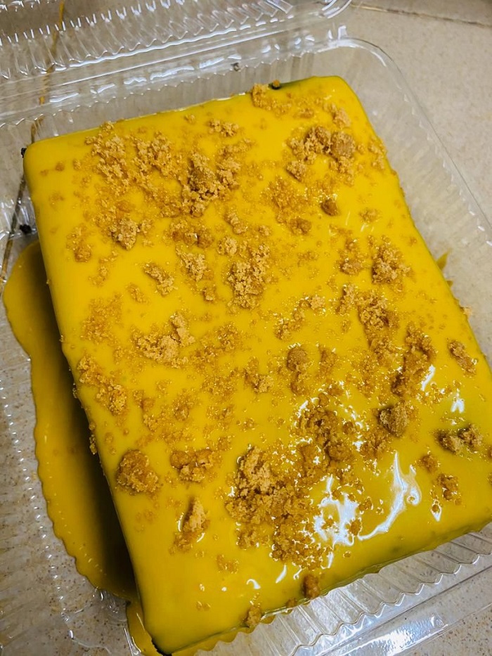 kek coklat salted egg