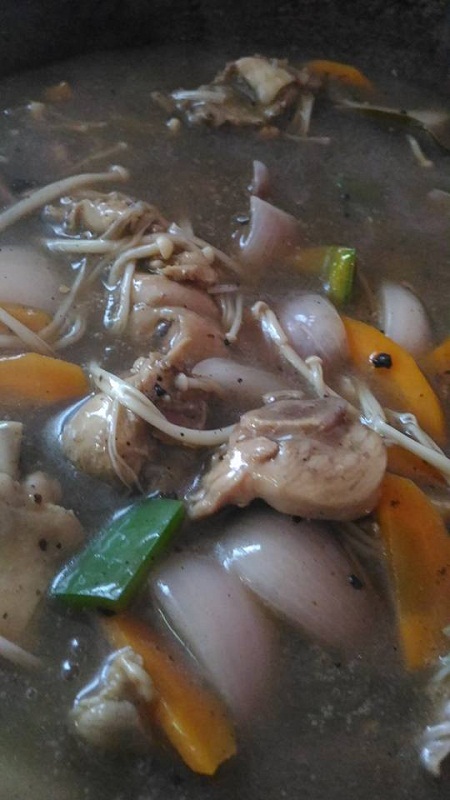Gambar hidangan ayam black pepper yang masak dengan sayur