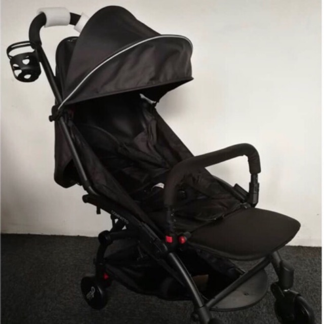 Stroller Aldo Compatto yang ringkas dan mudah lipat