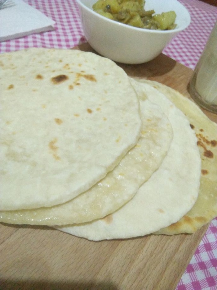 Roti dua bahan yang mudah