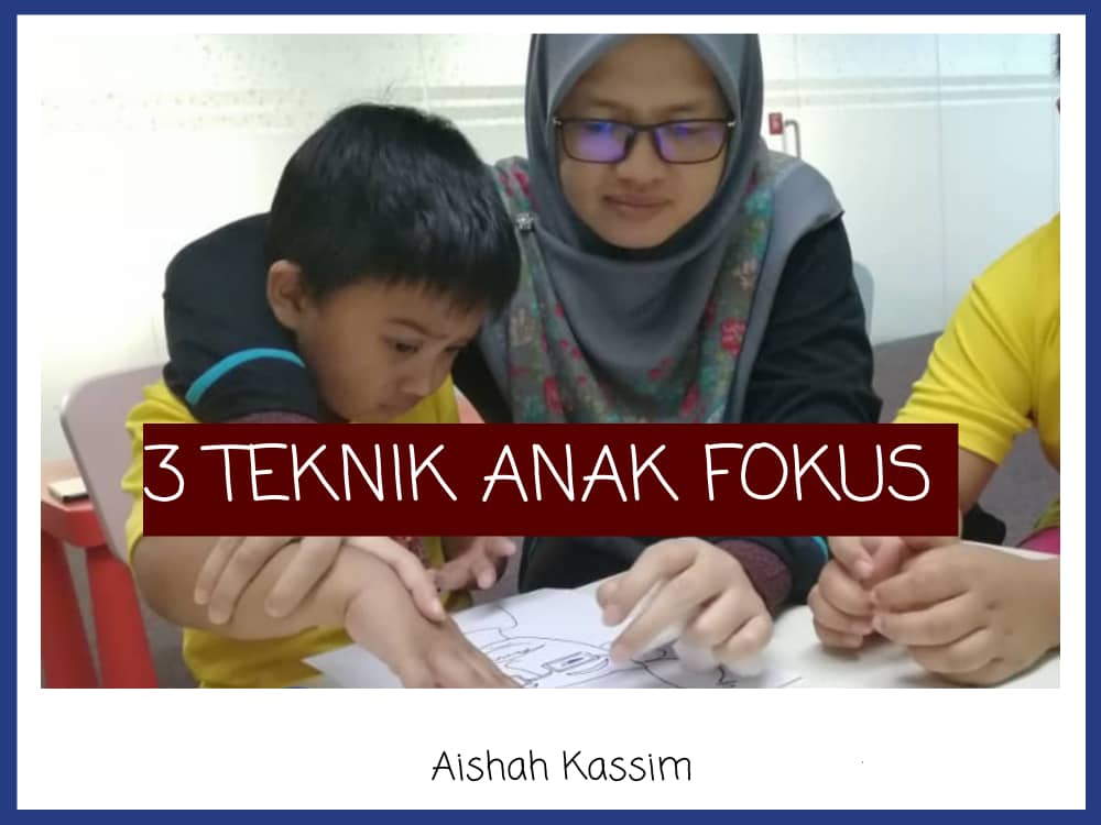 Kanak-kanak sedang duduk fokus melukis dan mewarna di atas meja