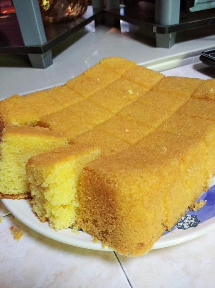 Kek 4 bahan yang siap dibakar