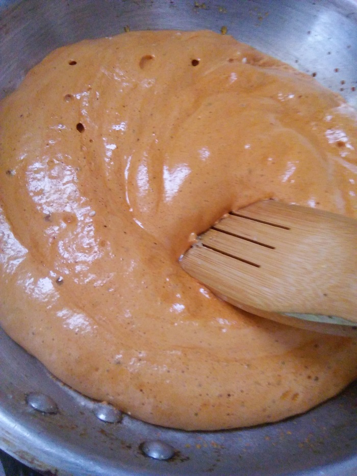 Aiskrim dilengkapi hiasan karamel rangup Dalgona Candy