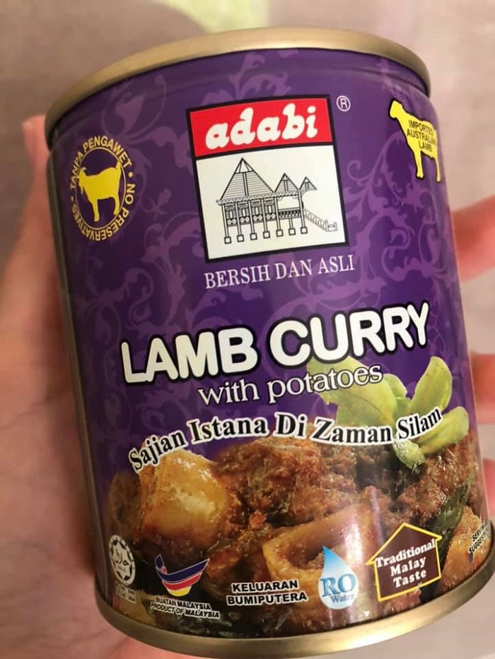 Bahan tumis seperti bawang dan rempah untuk masak nasi kambing