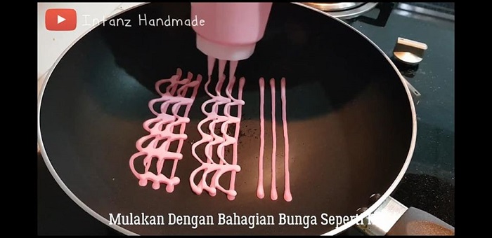 Roti jala dipanggang atas kuali