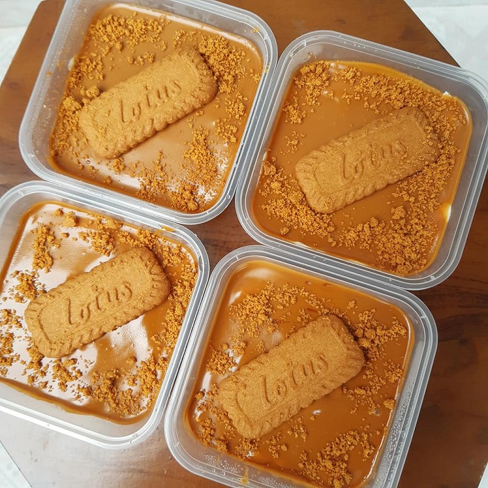 Proses menyediakan adunan kek cili