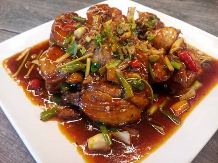 Gambar hidangan ayam sos tiram ala Thai yang kelihatan pedas dan menggoda selera.