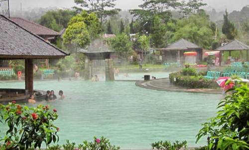 Kolam mandi air panas di Ciater