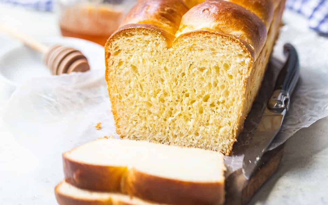 Roti brioche kuning berbutter