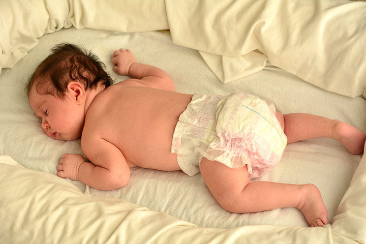 bayi tidur meniarap