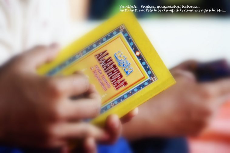 Buku kecil zikir Al-Mathurat susunan Imam Hasan Al-Banna.