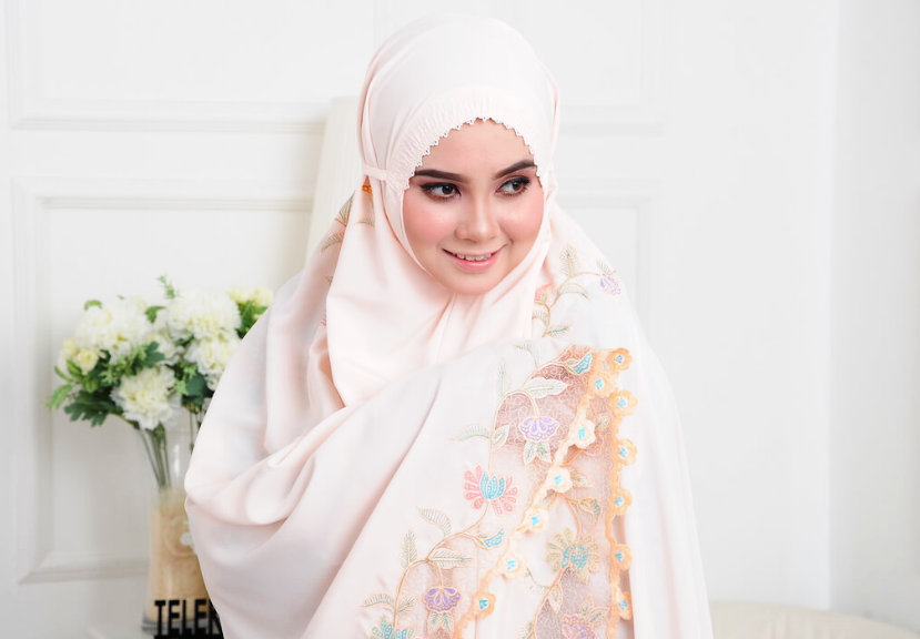 Pelbagai rekaan dan warna telekung solat yang cantik untuk dipilih sebagai hantaran atau hadiah.