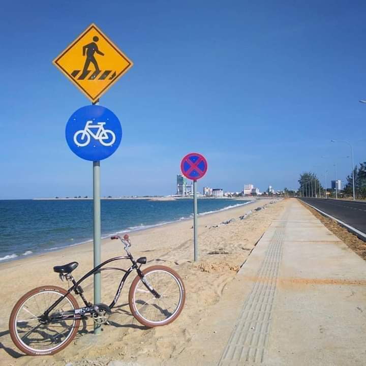 Pemandangan pantai di Seberang Takir