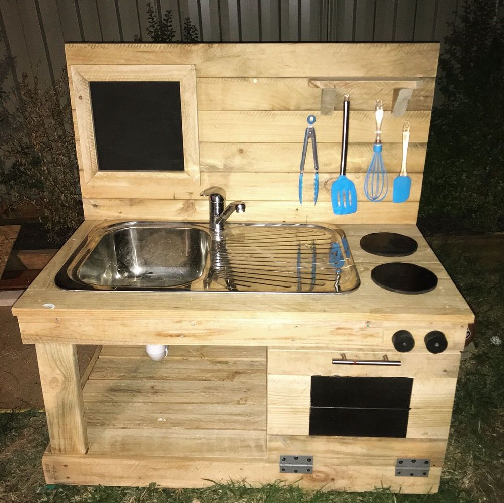 Model dapur mini buatan sendiri untuk permainan kanak-kanak