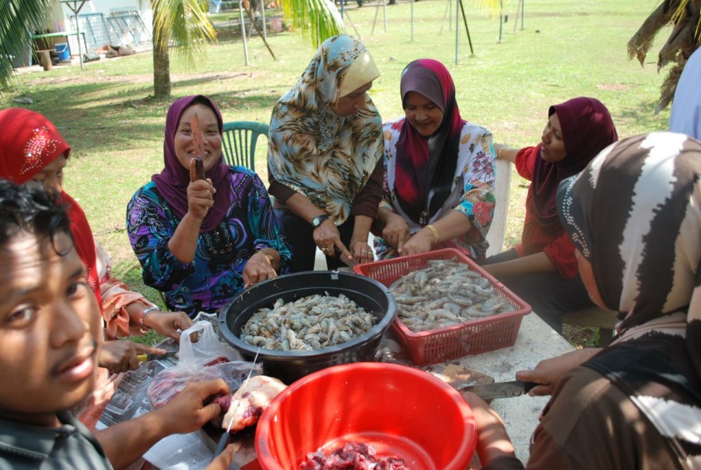 tabung hari raya