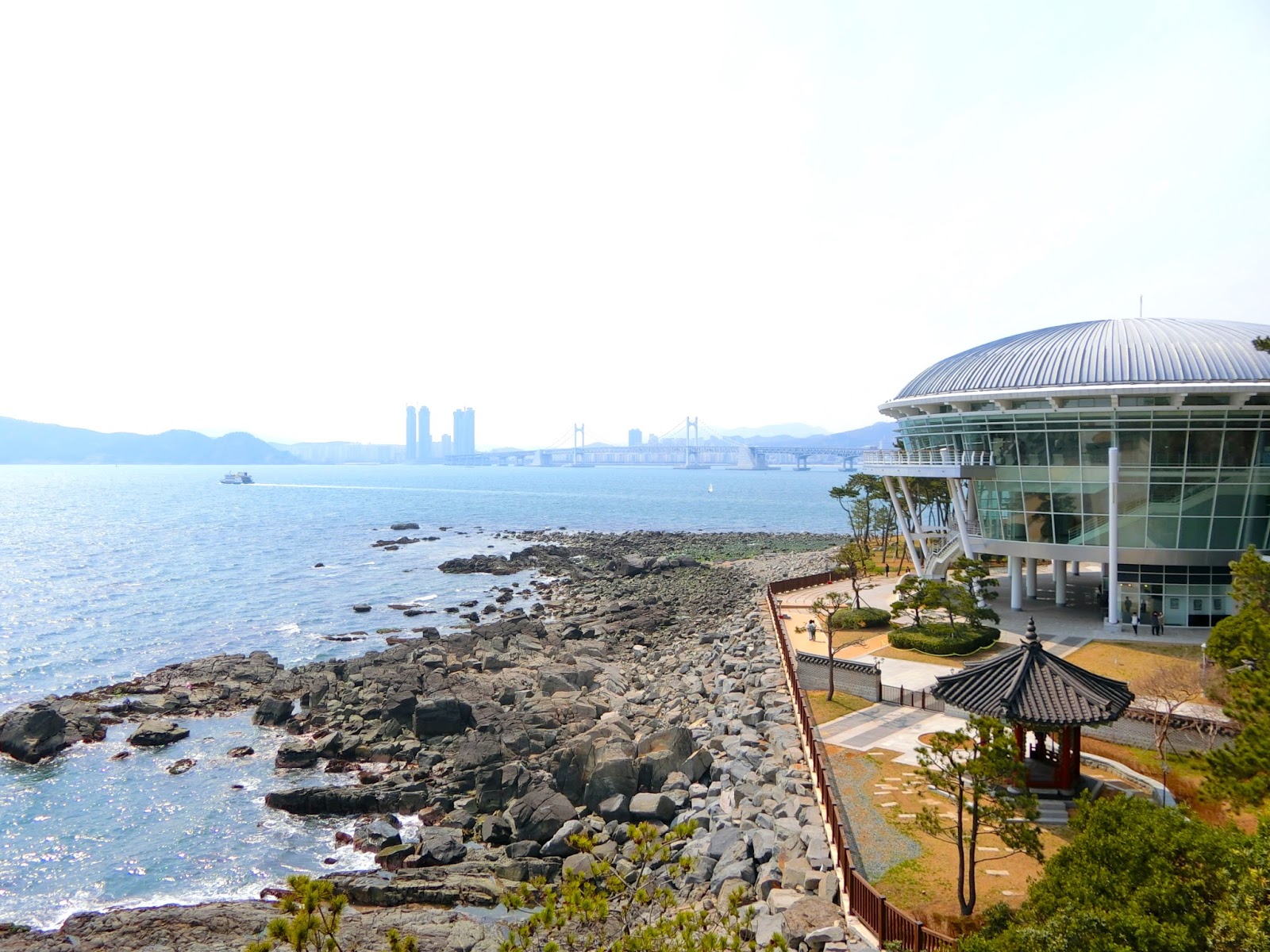 Pemandangan pulau Dongbaek