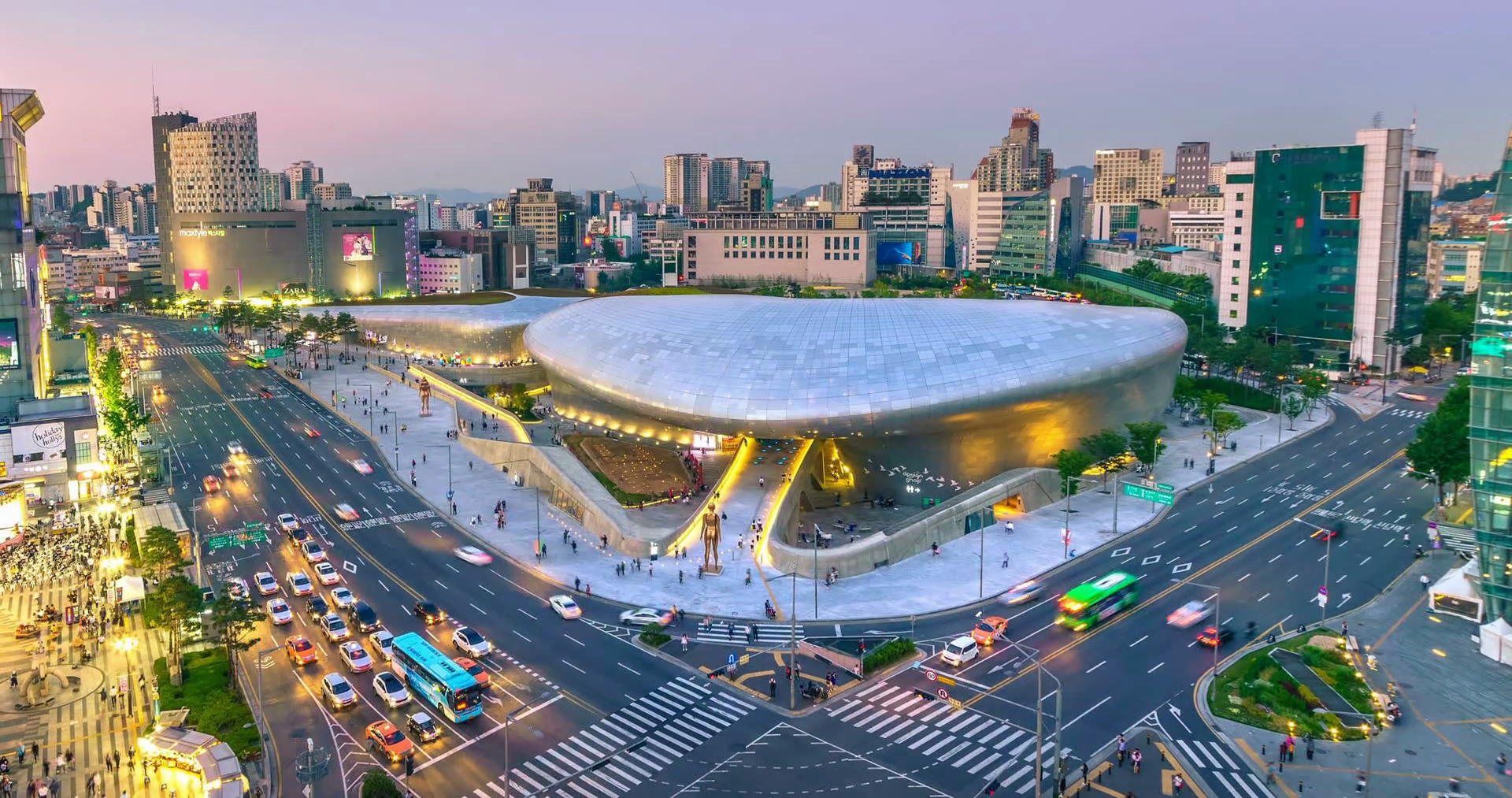Bangunan moden Dongdaemun Design Plaza