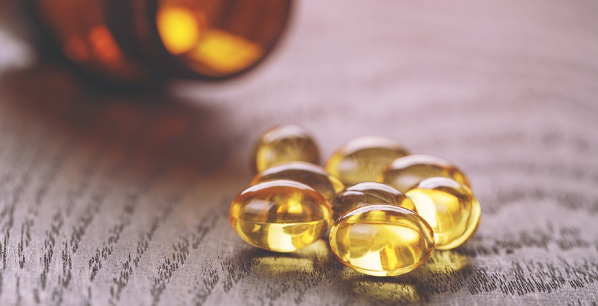 Gamba pelbagai jenis botol suplemen vitamin prenatal untuk ibu mengandung.