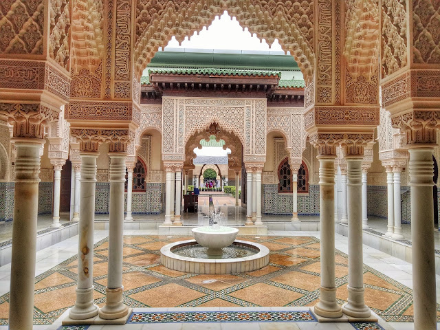 Reka bentuk senibina Astaka Morocco di Putrajaya