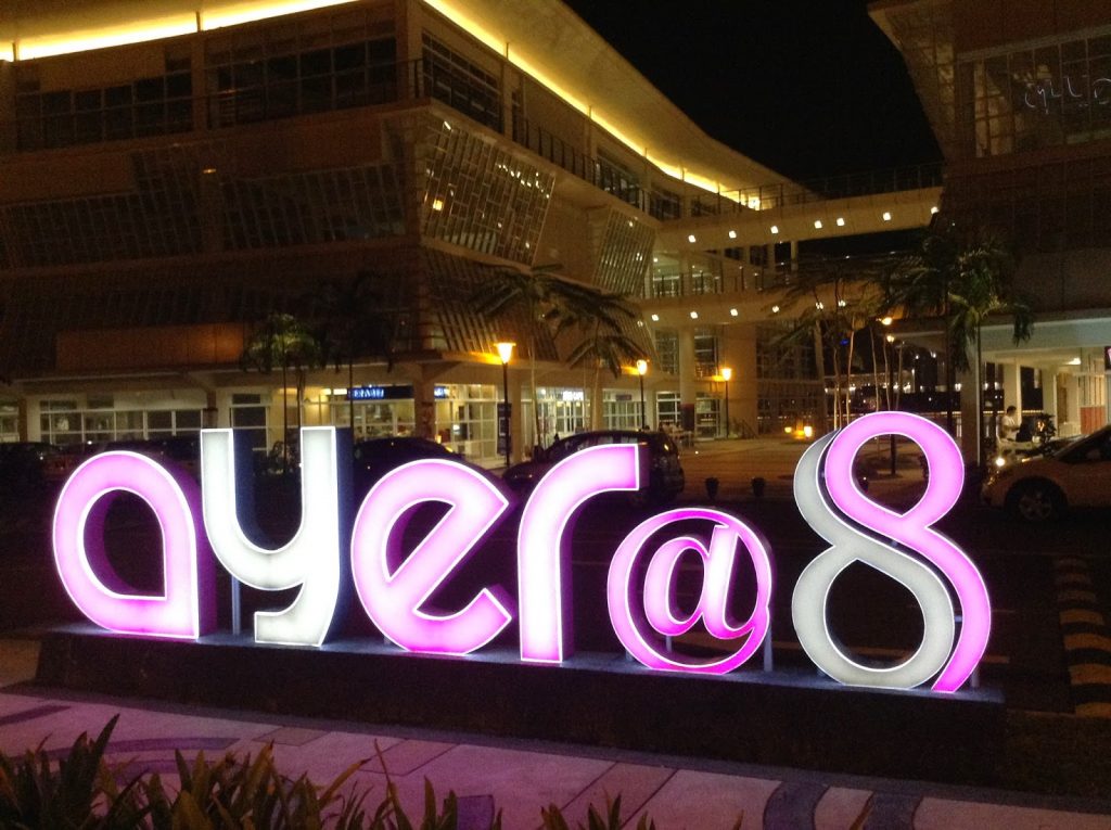 Suasana restoran dan makanan di Airy@8