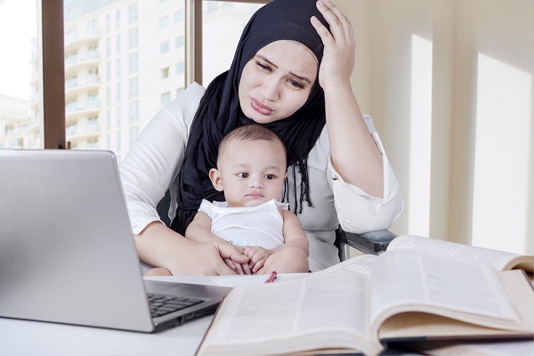 Kumpulan ibu berkumpul memberi sokongan sosial