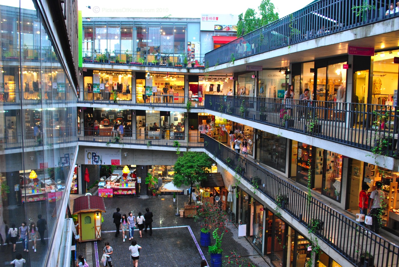 Jalan budaya Insa dong di Seoul