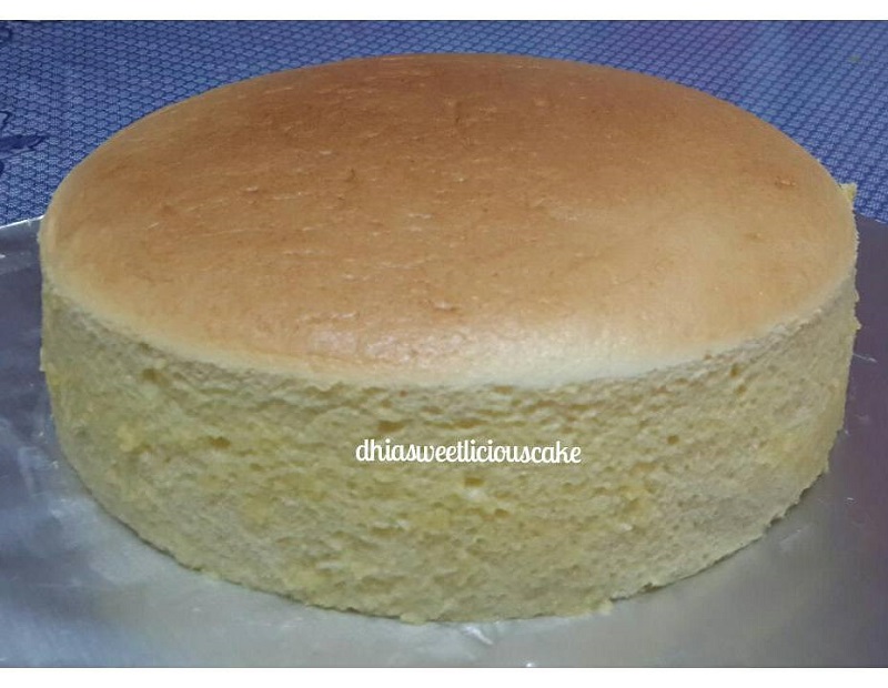 Keju cotton kek Jepun yang berspongy berwarna keemasan