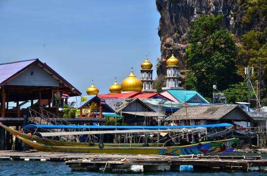 Kampung nelayan Koh Panyi di atas air