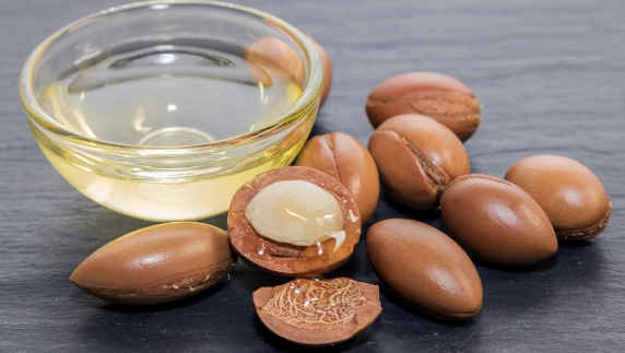 Biji argan yang kaya dengan vitamin dan antioksidan