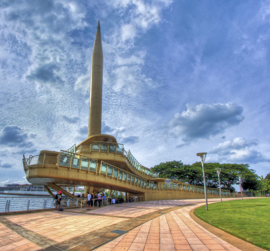 Struktur Monumen Millenium di Putrajaya