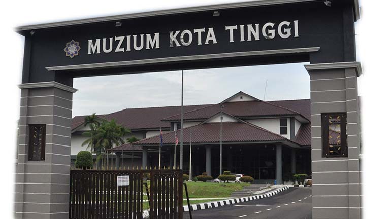 Gambar mandi-manda di kawasan Air Terjun Kota Tinggi yang menjadi salah satu destinasi menarik di Johor.