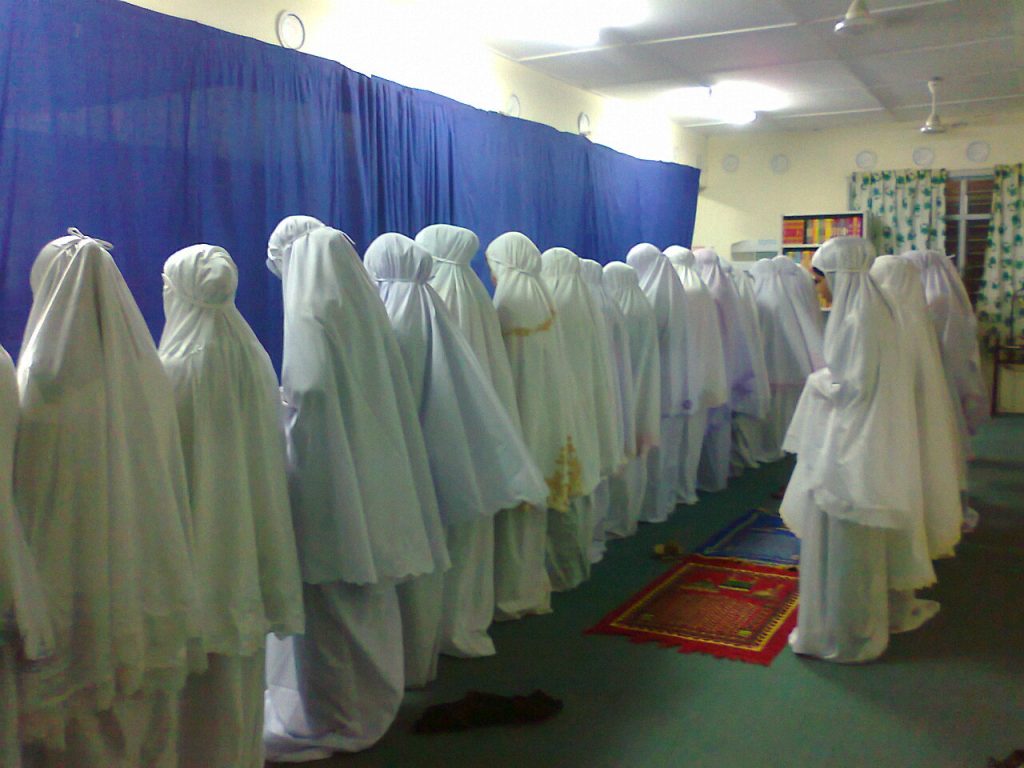 cara mendidik anak perempuan