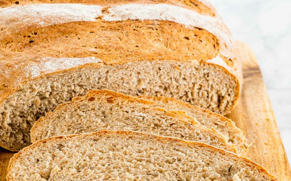 Hirisan roti rye yang padat