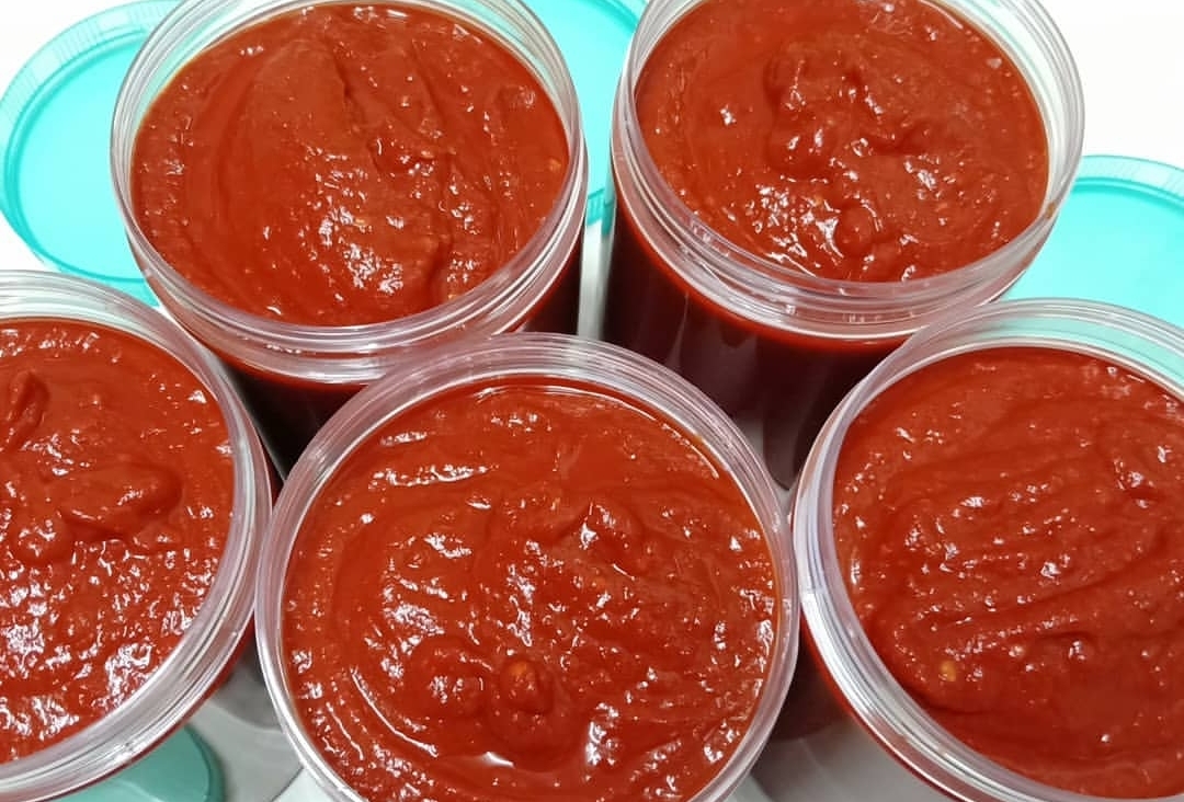 Gambar cili kisar homemade yang telah siap dikisar di dalam mangkuk