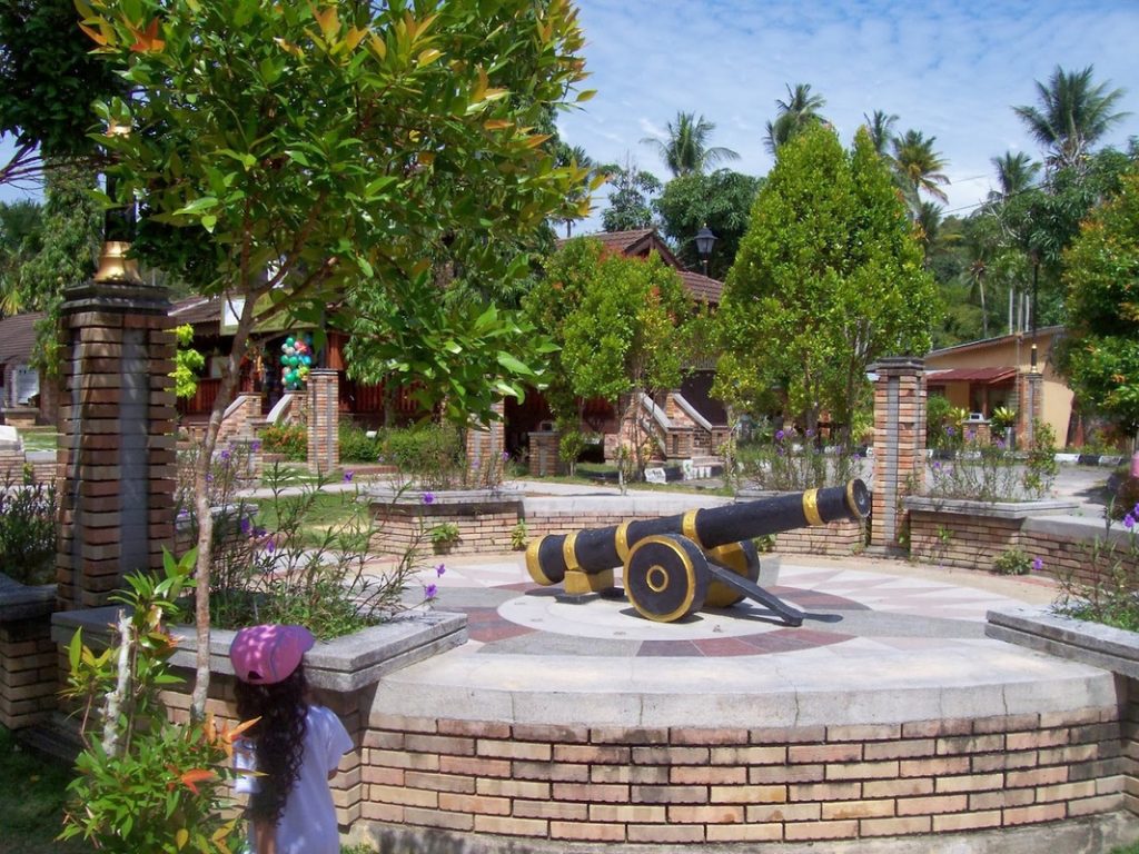 tempat menarik di lumut