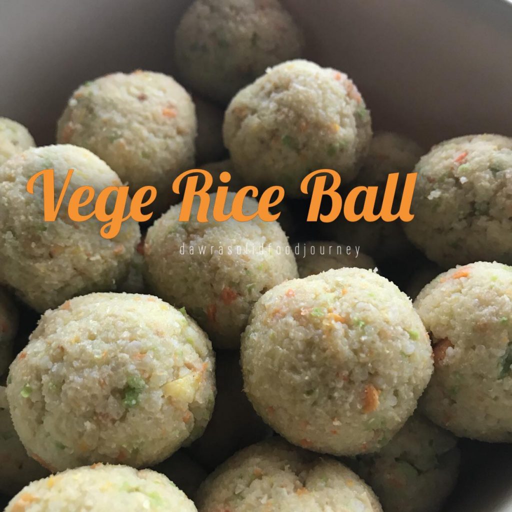 Bebola nasi berisi sayur untuk snek bayi