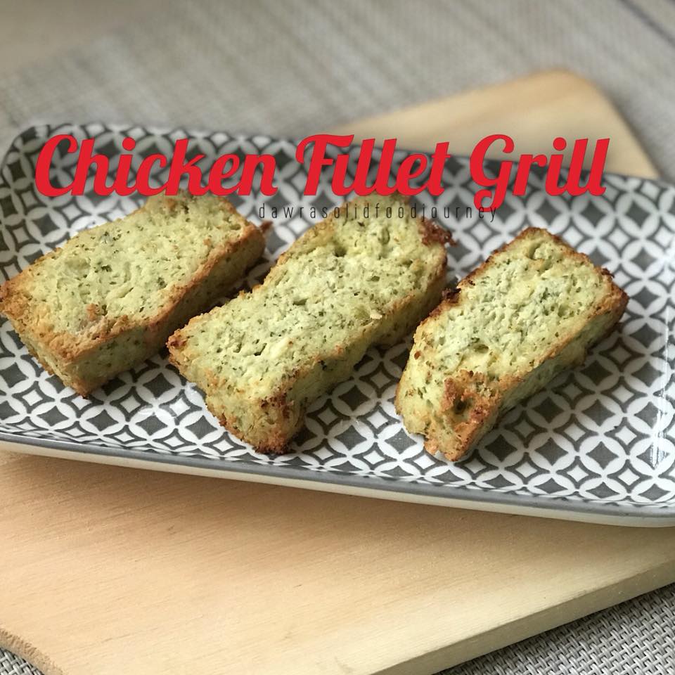Fillet ayam dipanggang untuk bayi