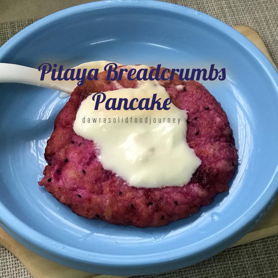 Pankek roti pitaya berwarna merah