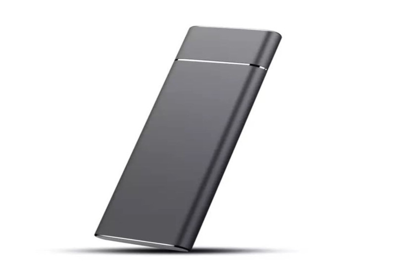 Cakera keras luaran SSD 8TB dengan port USB 3.1