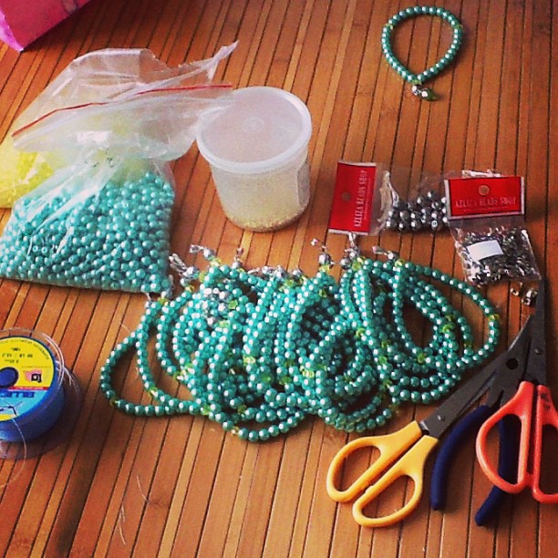 Tasbih DIY yang diperbuat daripada manik