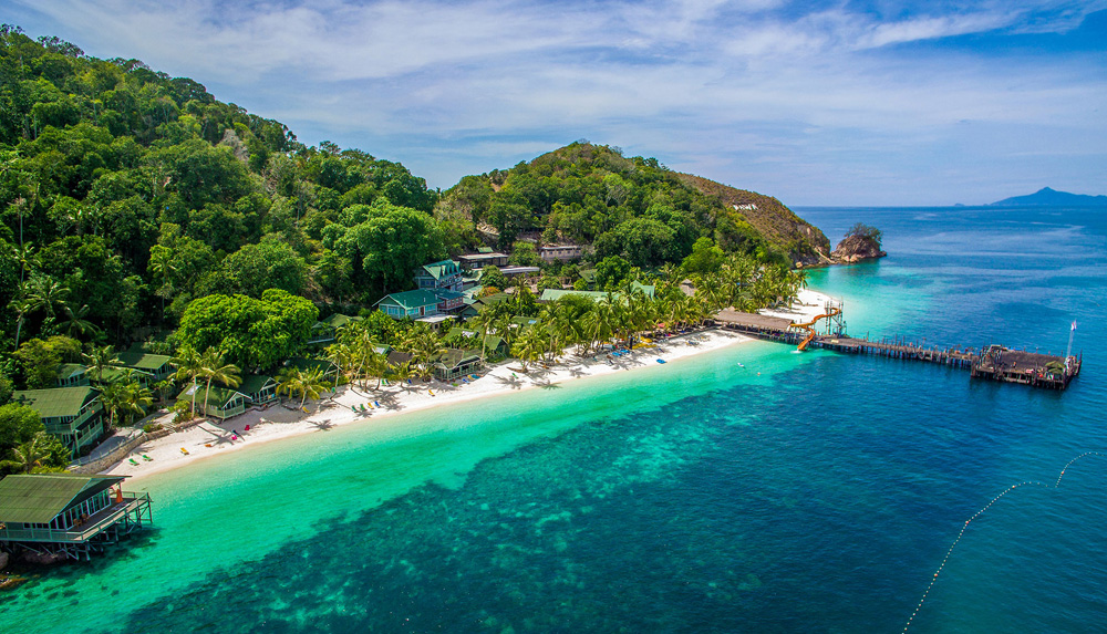 Pasir putih dan air jernih Pulau Rawa