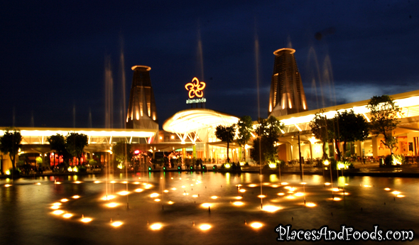 Fasad hadapan Alamanda Shopping Centre