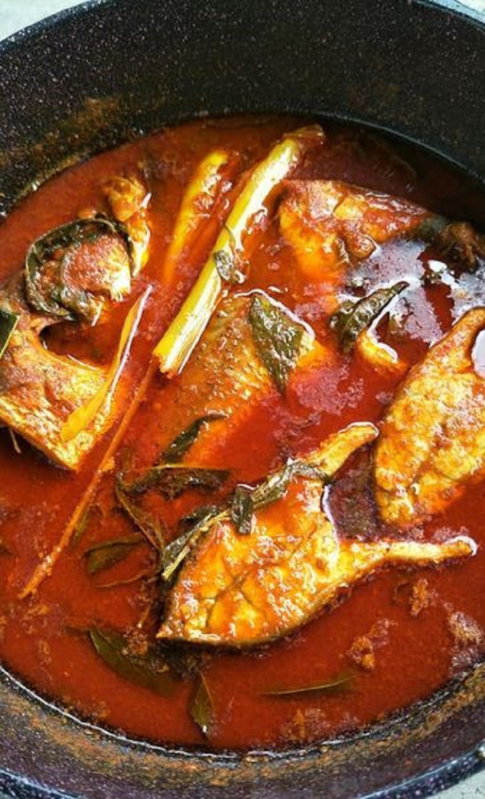 Ikan siakap masak asam pedas dengan cili