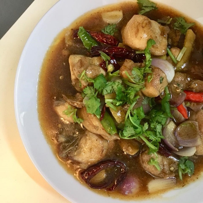 Ayam masak halia dengan hirisan halia