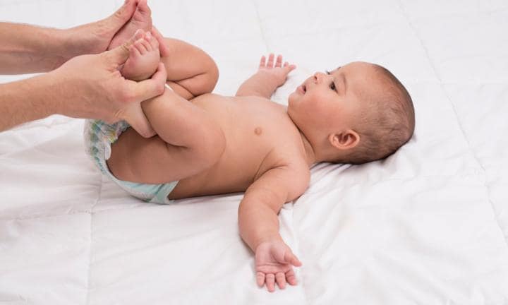 cara sendawakan bayi