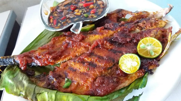 Ikan bakar dilumur sambal pedas