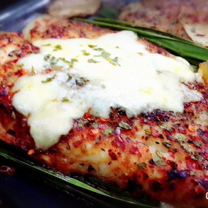 Ikan dori bakar cheese mozzarella dengan daun pandan
