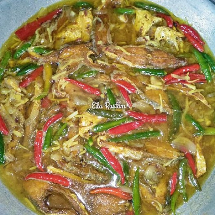 Ikan bawal goreng masak cuka